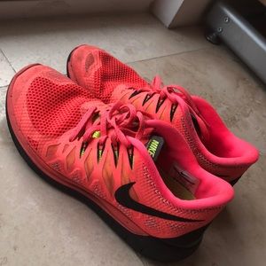 Nike tennis shoes